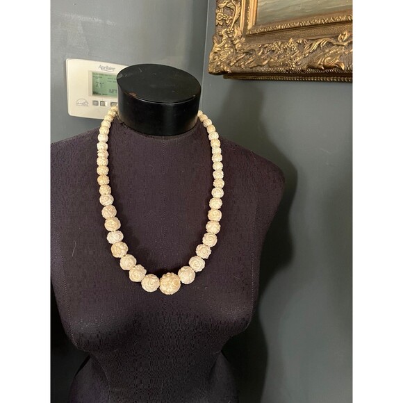 Vintage 1940’s- 50’s Hand carved Necklace & Earrings Cream color - Picture 2 of 11